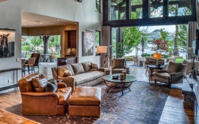 LUXE LIVING MEETS RUSTIC BEAUTY: THIS B.C. LAKESIDE RETREAT WILL GO TO THE HIGHEST BIDDER