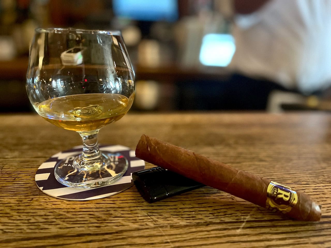 Allens Whiskey Bar 4 Allens Whiskey Bar, Oban Scotch, Robaina Cuban Cigar