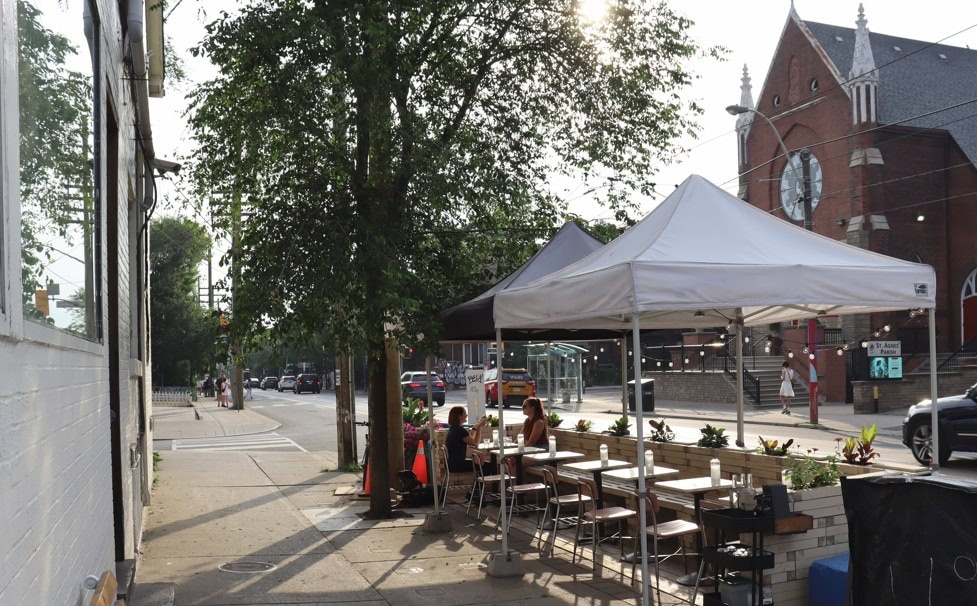 Cocktail Bar On Dundas Street In Toronto