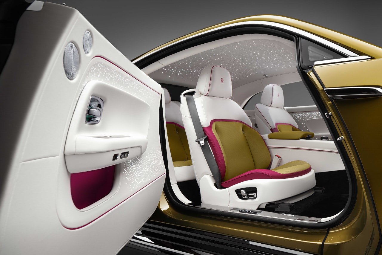 1_SPECTREUNVEILED–THEFIRSTFULLY-ELECTRICROLLS-ROYCE_DOORCABIN(LIGHT)