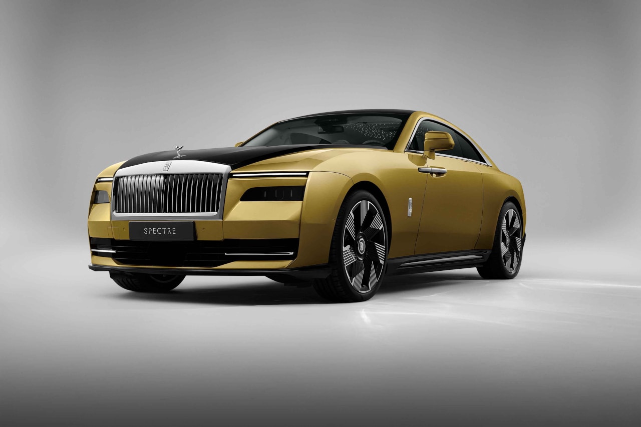 1_SPECTREUNVEILED–THEFIRSTFULLY-ELECTRICROLLS-ROYCE_FRONT3_4