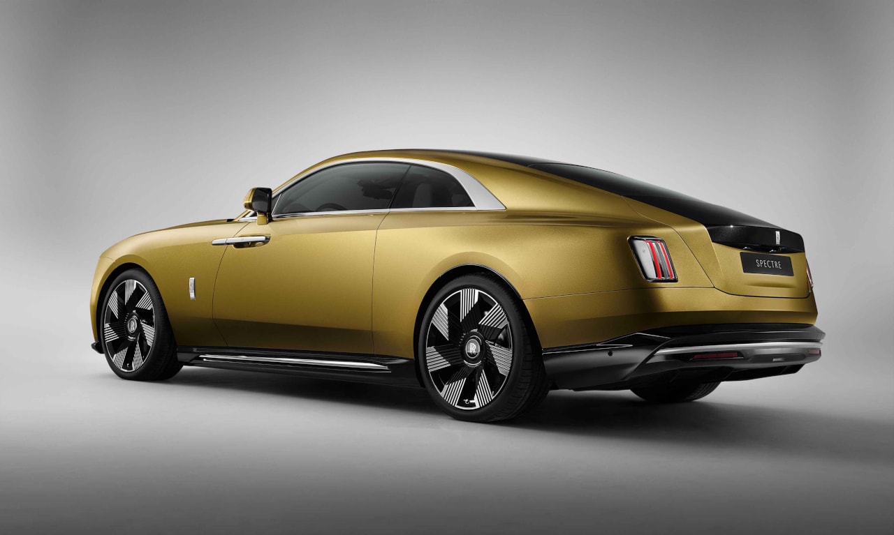 4_SPECTREUNVEILED–THEFIRSTFULLY-ELECTRICROLLS-ROYCE_REAR3_4