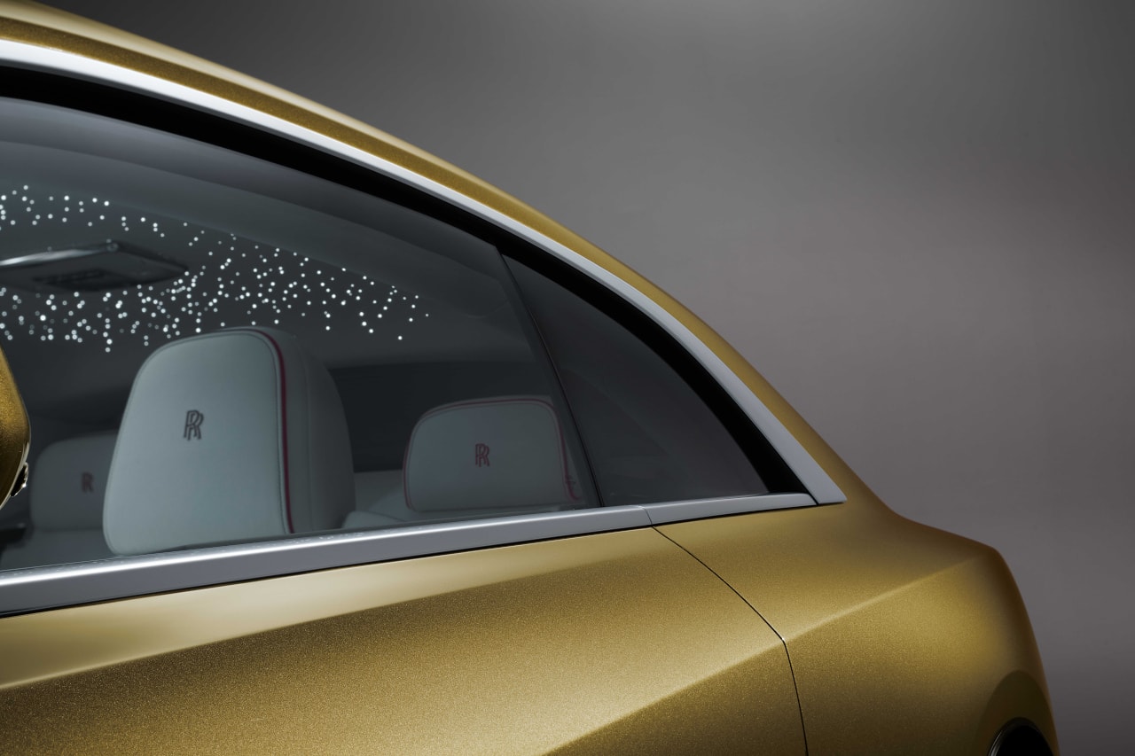 4_SPECTREUNVEILED–THEFIRSTFULLY-ELECTRICROLLS-ROYCE_SHOULDERLINE