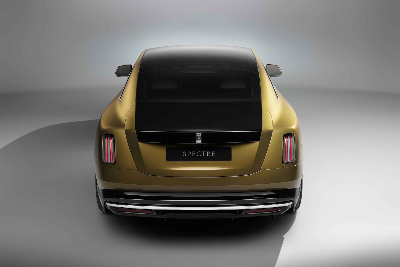 5_SPECTREUNVEILED–THEFIRSTFULLY-ELECTRICROLLS-ROYCE_REAR