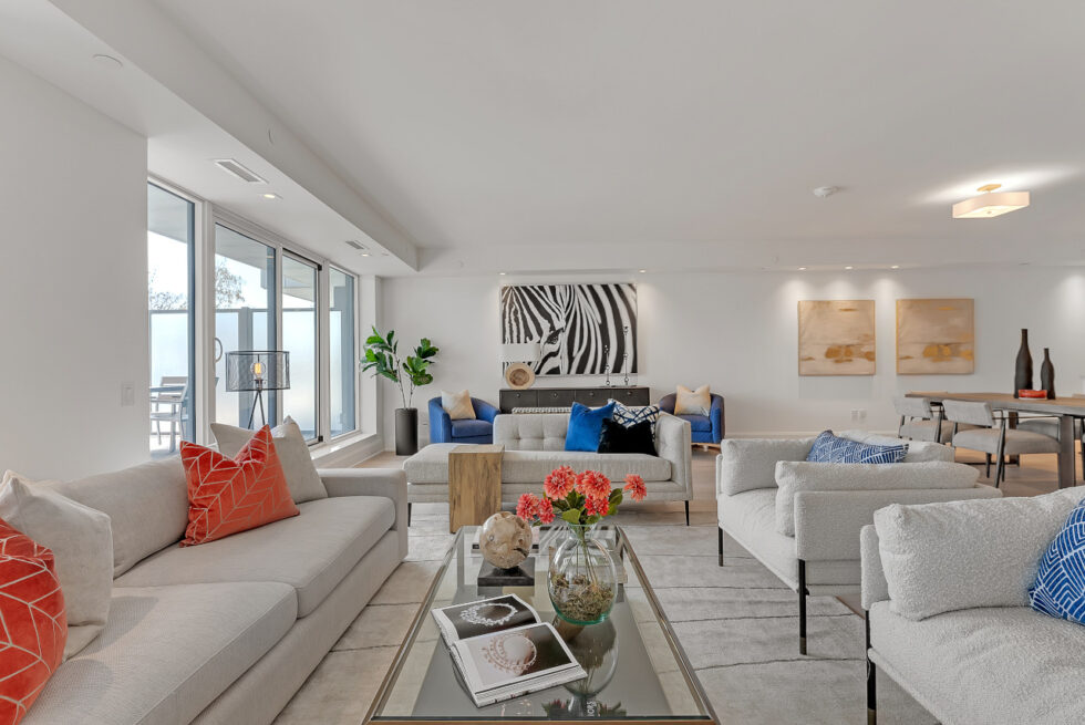 Luxury real estate listing: Posh downtown Toronto condo - Luxury Living Toronto Downtown