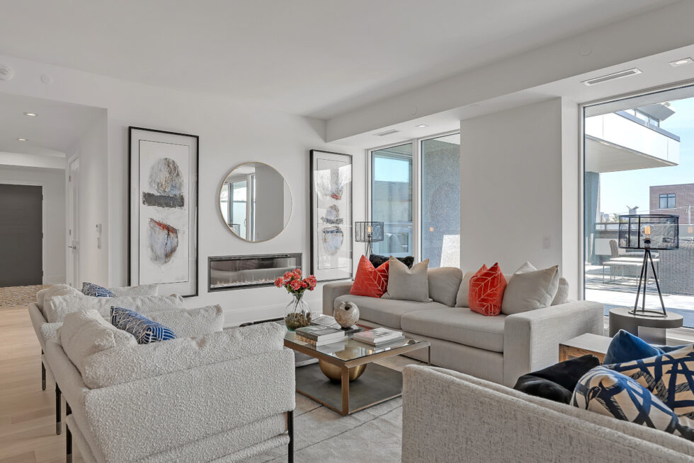 Picture of Luxury real estate listing: Posh downtown Toronto condo
