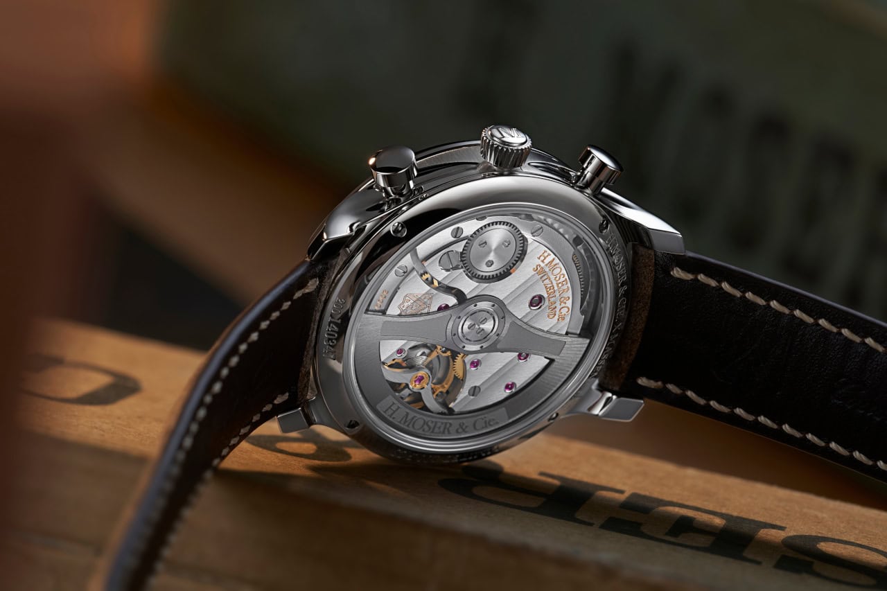 Hmoser_1220-1200_Endeavour_Chronograph_Hmoser_X_Massenalab_St_Funkyblue__Lifestyle_Caseback
