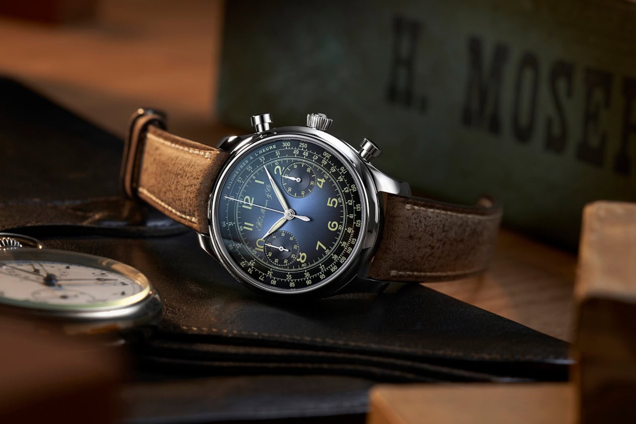 Hmoser_1220-1200_Endeavour_Chronograph_Hmoser_X_Massenalab_St_Funkyblue__Lifestyle_Side_Pocketwatch