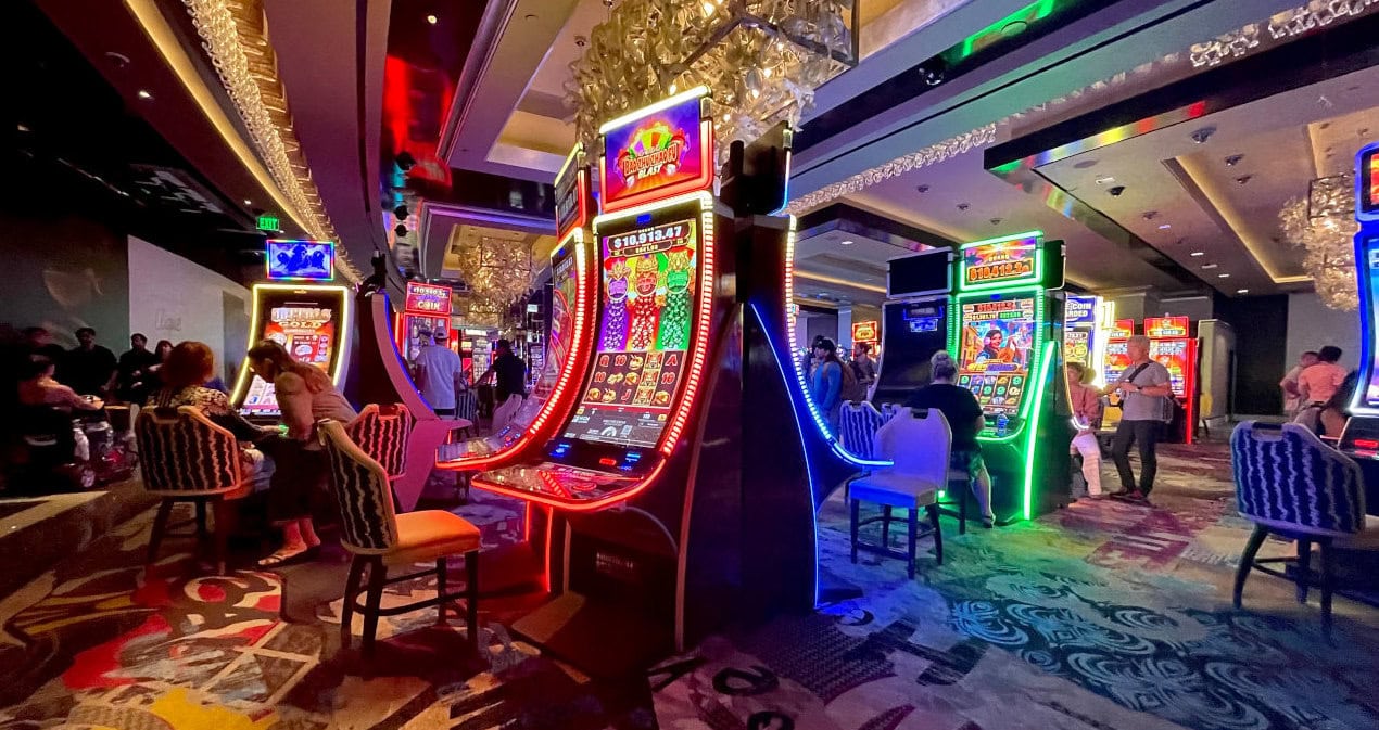 High roller casinos, Las Vegas, slot machines